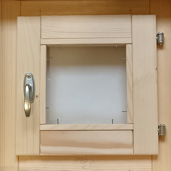 Окно деревянное с двойным остеклением 30*30